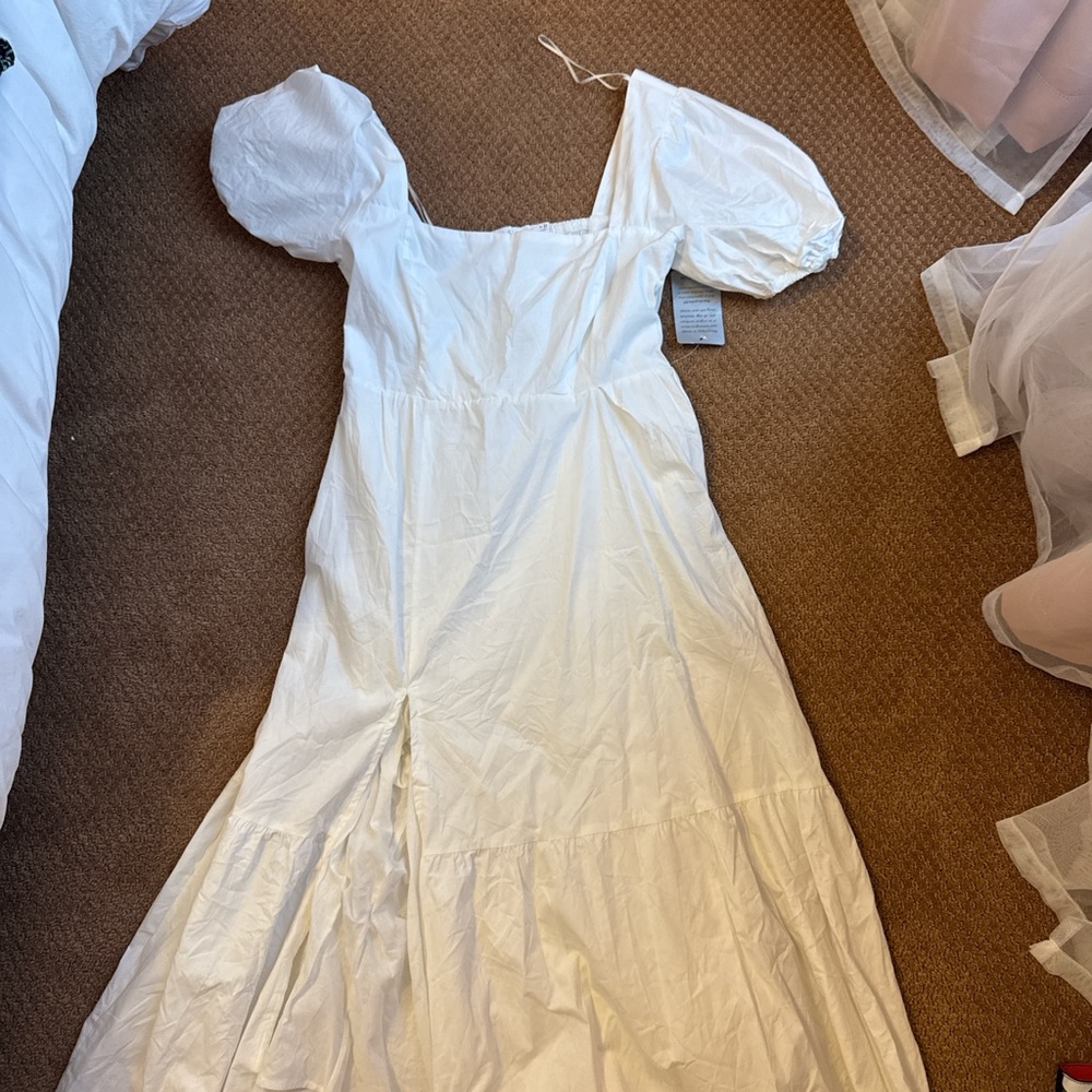 ASTR the Label Elegant White Puff Sleeve Dress